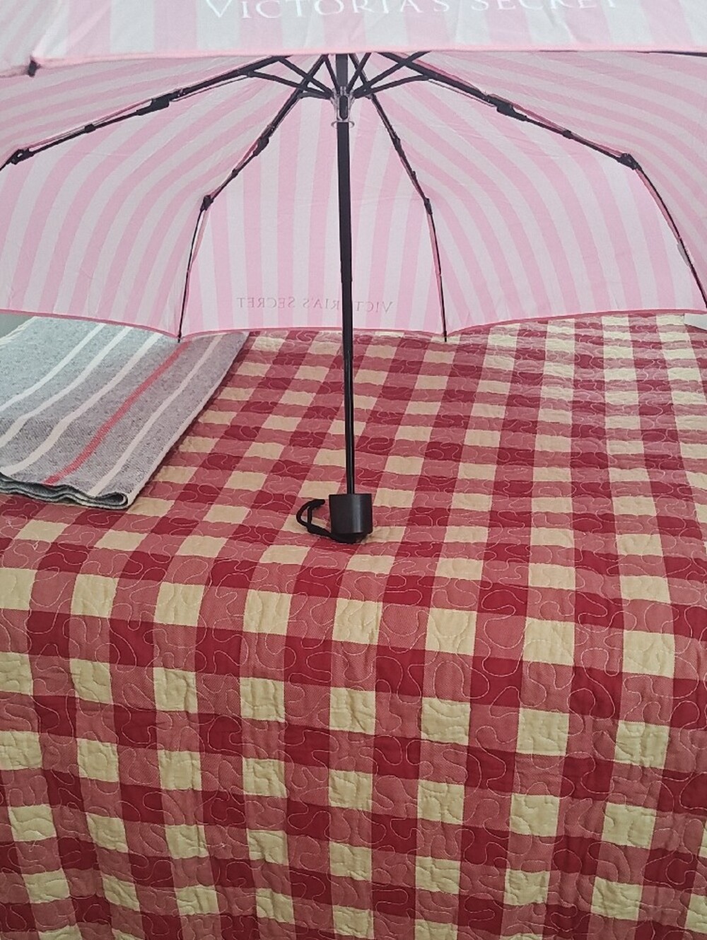 Victoria's Secret Pink Compact Umbrella with Sleeve - Picture 6 of 7